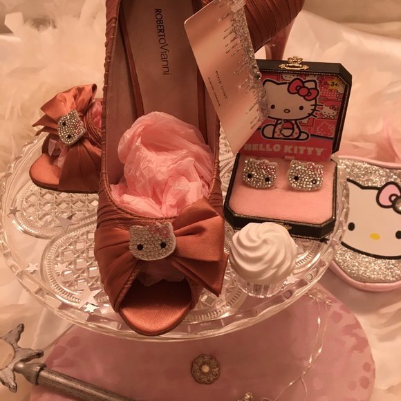 COPY - ADORABLE brand new peep toes with hello kitty crystals and matching eari… - Picture 3 of 7